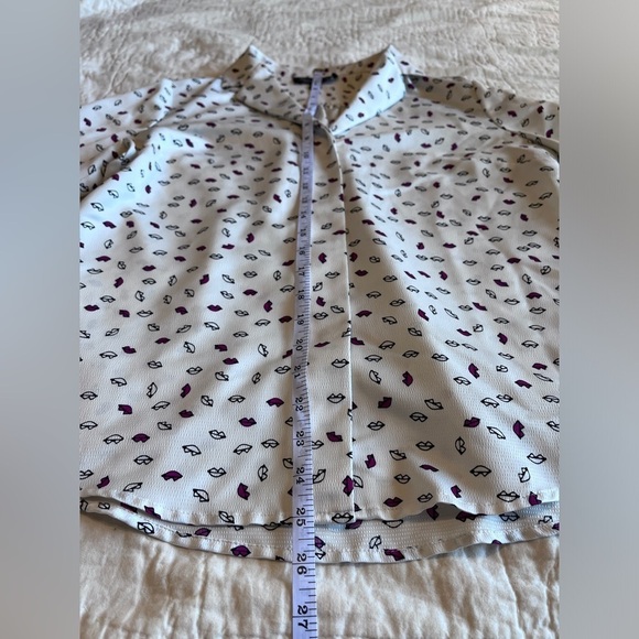 Jones New York Collection Lip Print Button Down Shirt size 8 - Picture 5 of 8